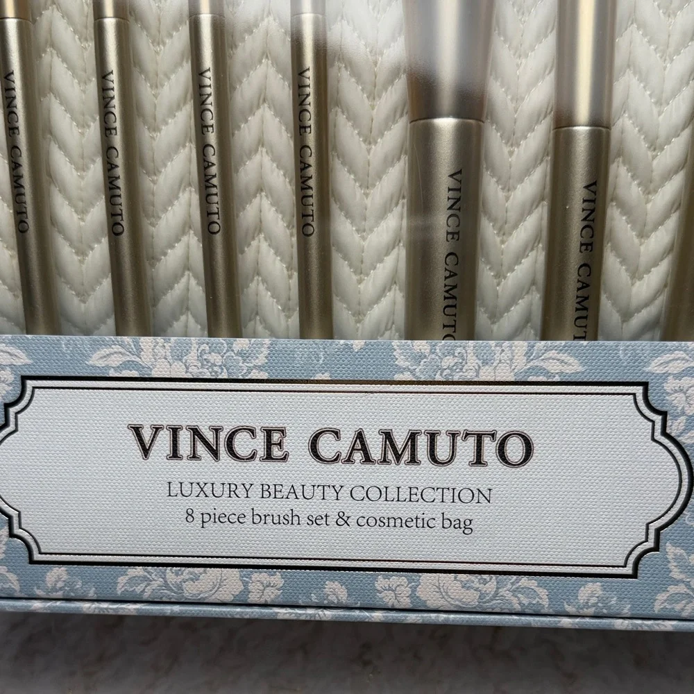 Vince Camuto Luxury Beauty Collection‎ Gold Brush Set with Cosmetic Bag